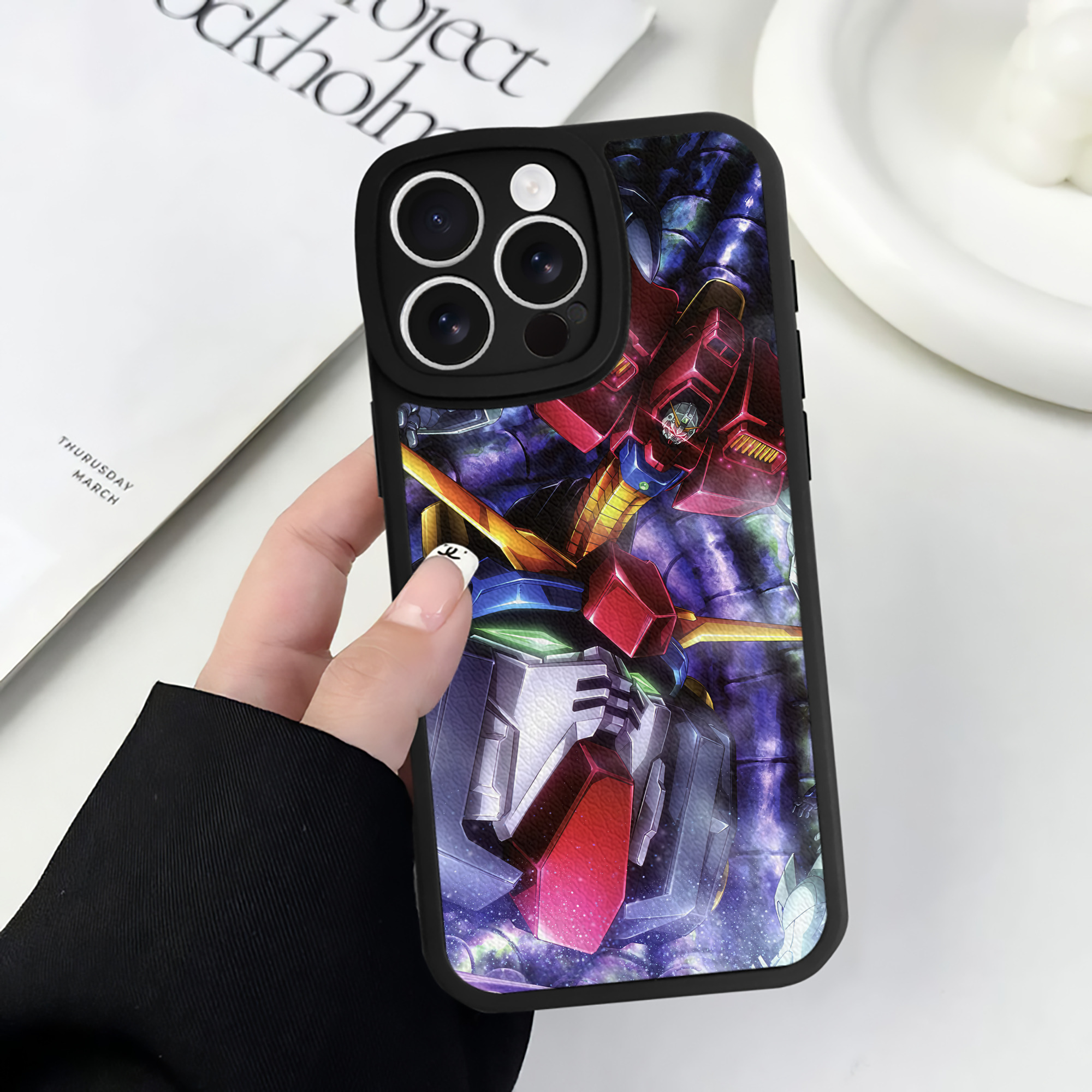 （画像用） 機動戦士ガンダム Mobile Suit Gundam 【iPhone 16シリーズ対応】シリコンスマホケース（レザー調） 材質：シリコン